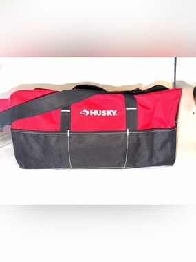 Husky 18 in. Husky 8 Pocket Zippered Tool Bag